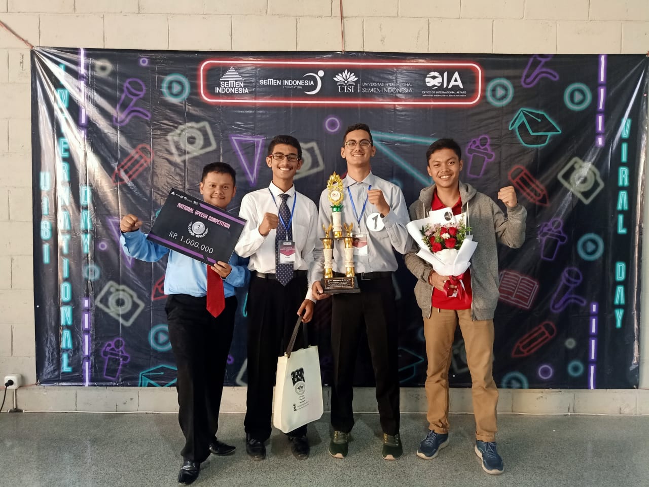Juara-3-Pada-Kejuaraan-National-Speech-Competition-yang-diadakan-oleh-OIA-UISI
